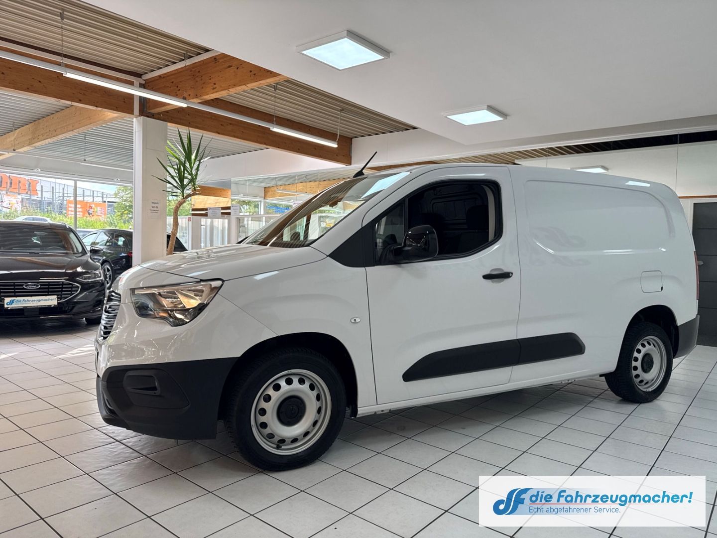 Fahrzeugabbildung Opel Combo E Cargo  L2 1,5D XL erhöhte Nutzlast EU6e