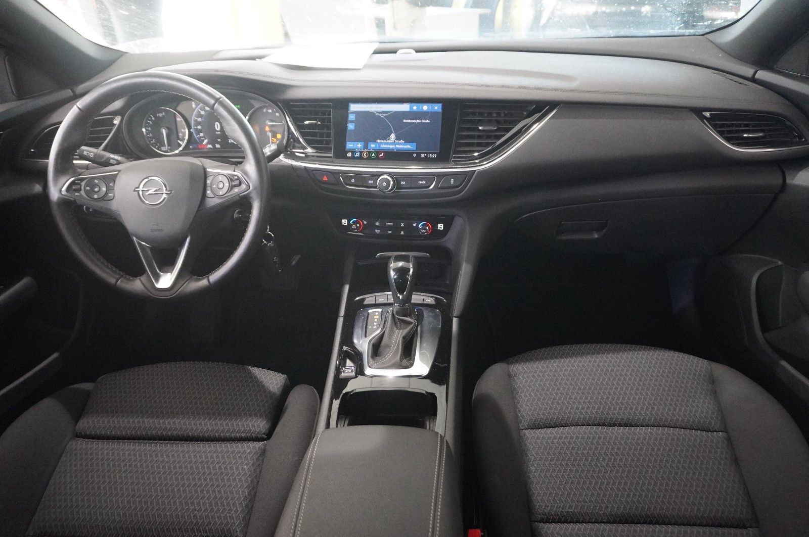 Fahrzeugabbildung Opel Insignia B ST 2.0T ELEGANCE NAVI/LED/VIRT./DAB+