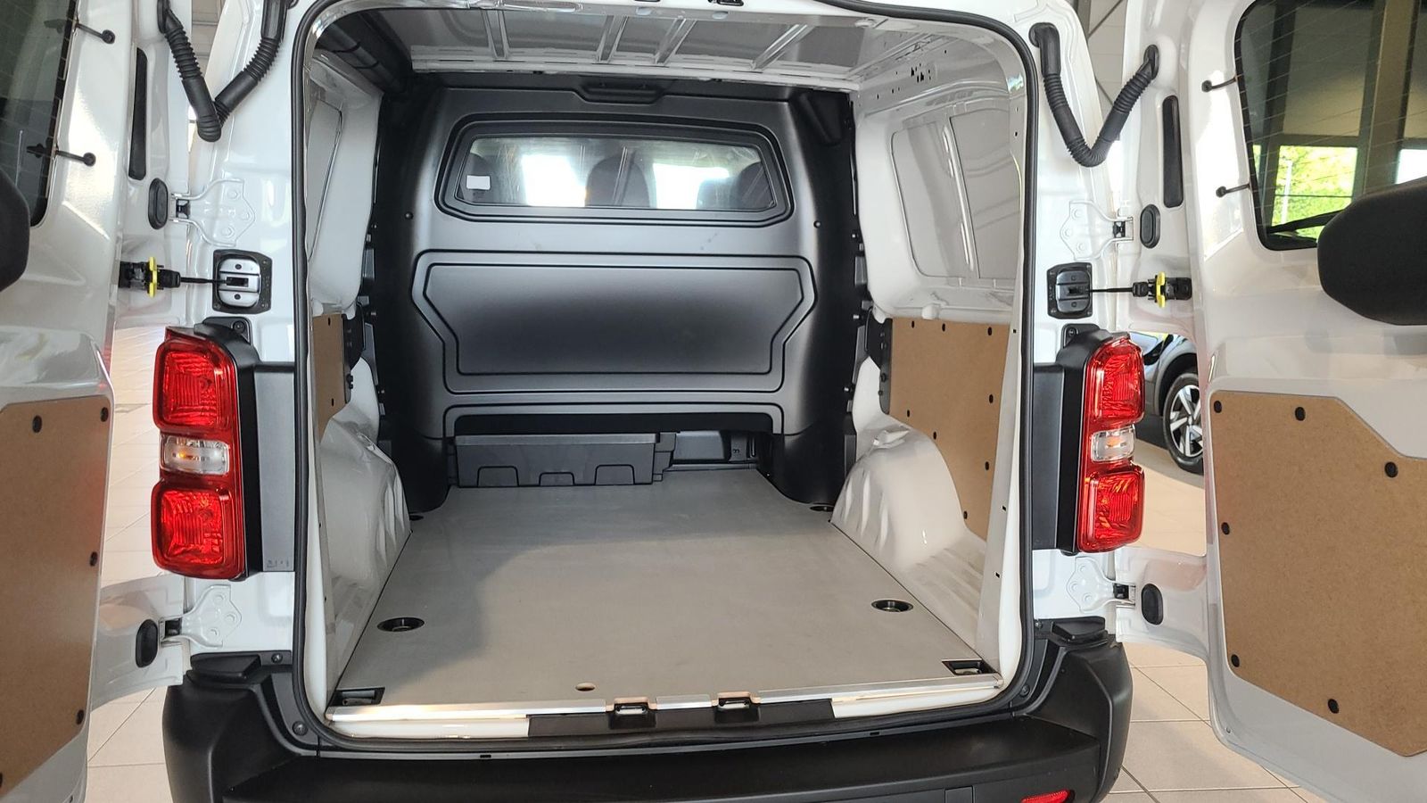 Fahrzeugabbildung Peugeot Expert  DoKa L 144 PS BlueHDi MT