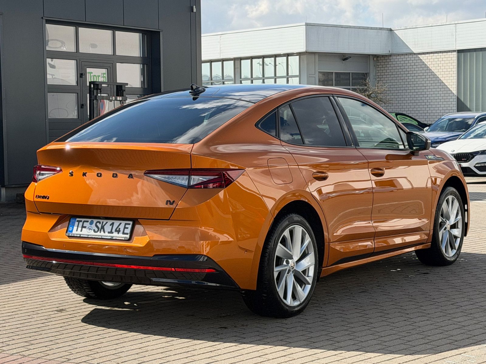 Fahrzeugabbildung SKODA Enyaq RS*ACC*SZHZNG*NAVI*360°*CARPLAY*AMBIENTE*