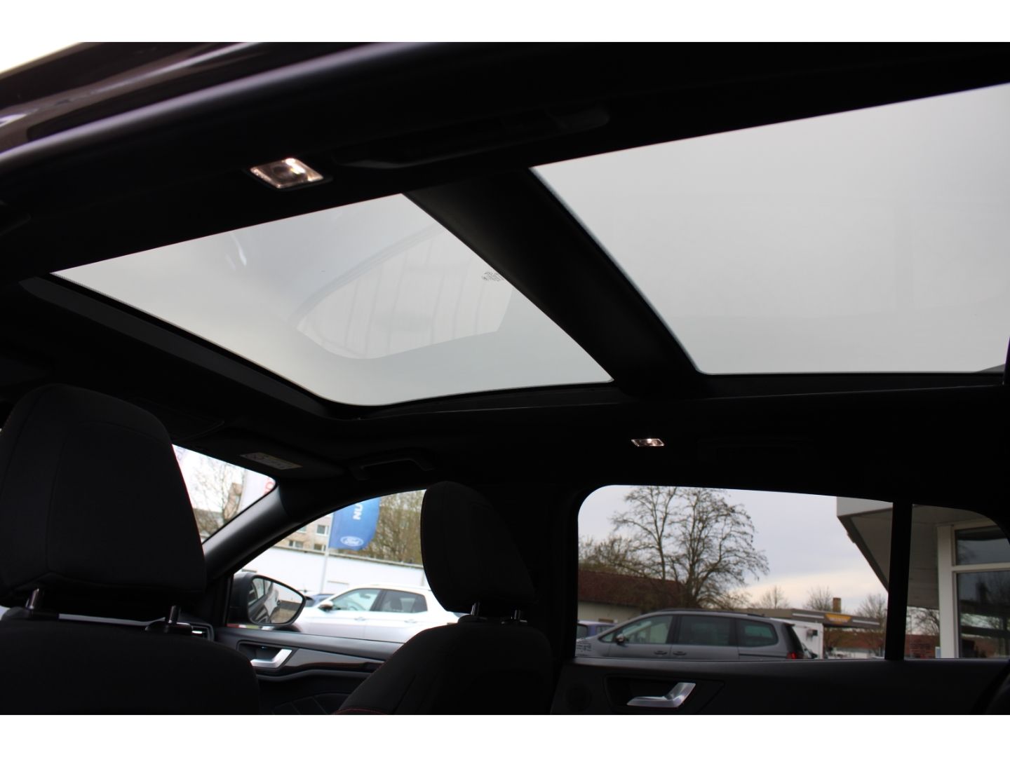 FORD Focus ST-Line X 1.0 EcoBoost ACC LED B&O TWA RFK - Image 25