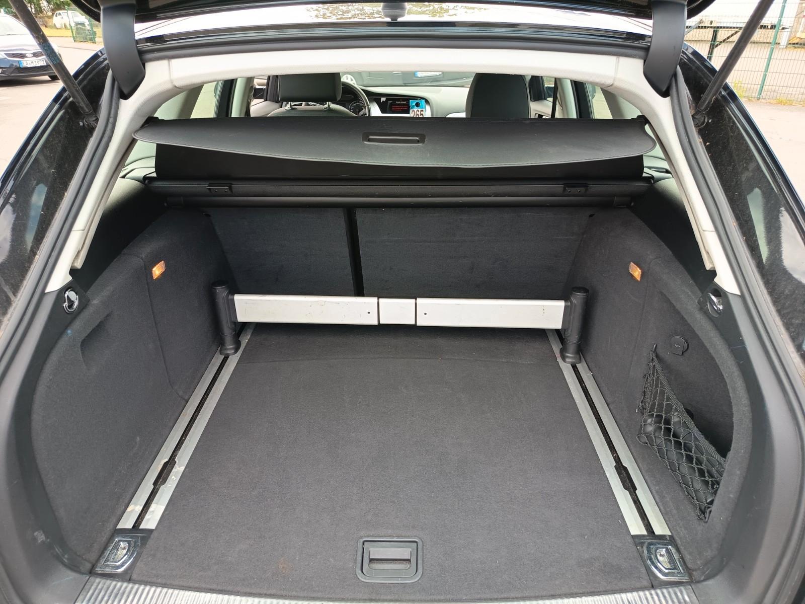 Audi A4 2011 — photo 17