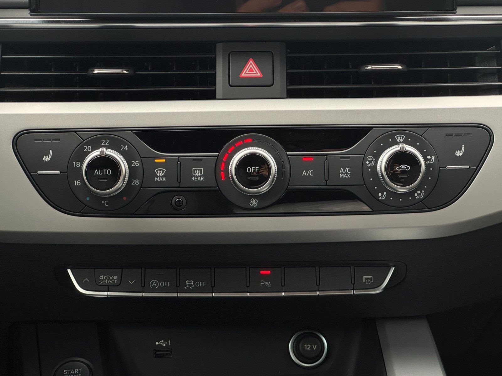 Fahrzeugabbildung Audi A4 Avant 40 TFSI S tronic Kamera Massage AHK SHZ