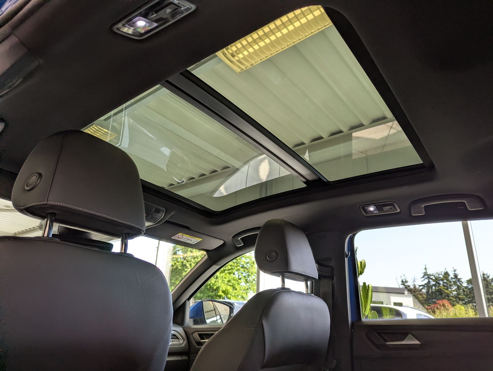 Fahrzeugabbildung Volkswagen T-Roc 1.5 TSI DSG 2x R-Line Sport Pano AID LED