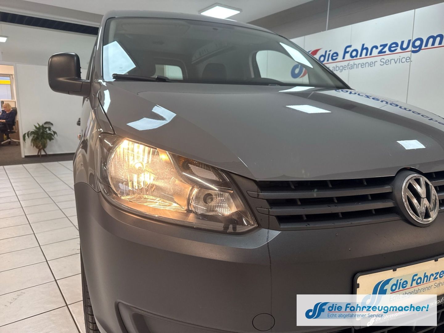 Fahrzeugabbildung Volkswagen Caddy Kasten EcoProfi AHK PDC Klima *EXPORT