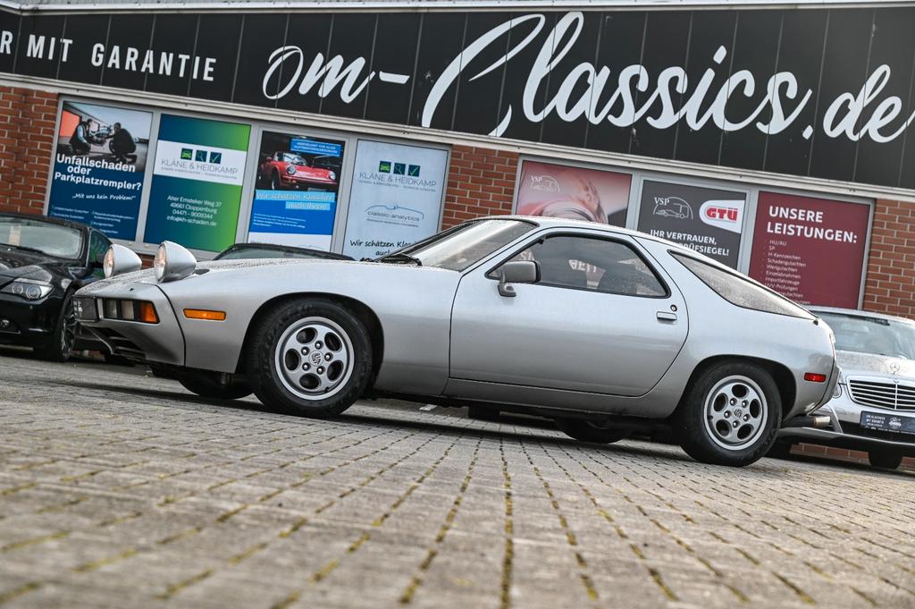 Porsche 928