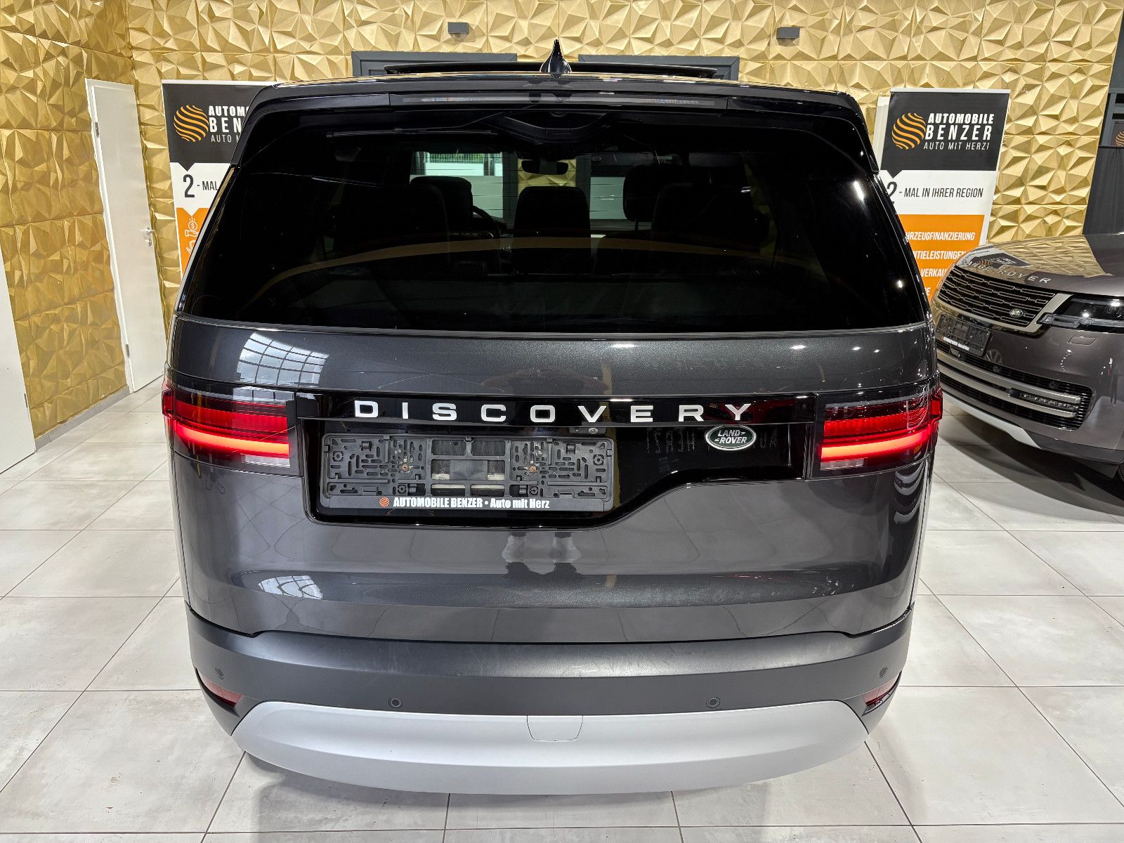 Fahrzeugabbildung Land Rover Discovery 5 SE D250 AWD/PANO/ACC/360°/APPLE/AHK/
