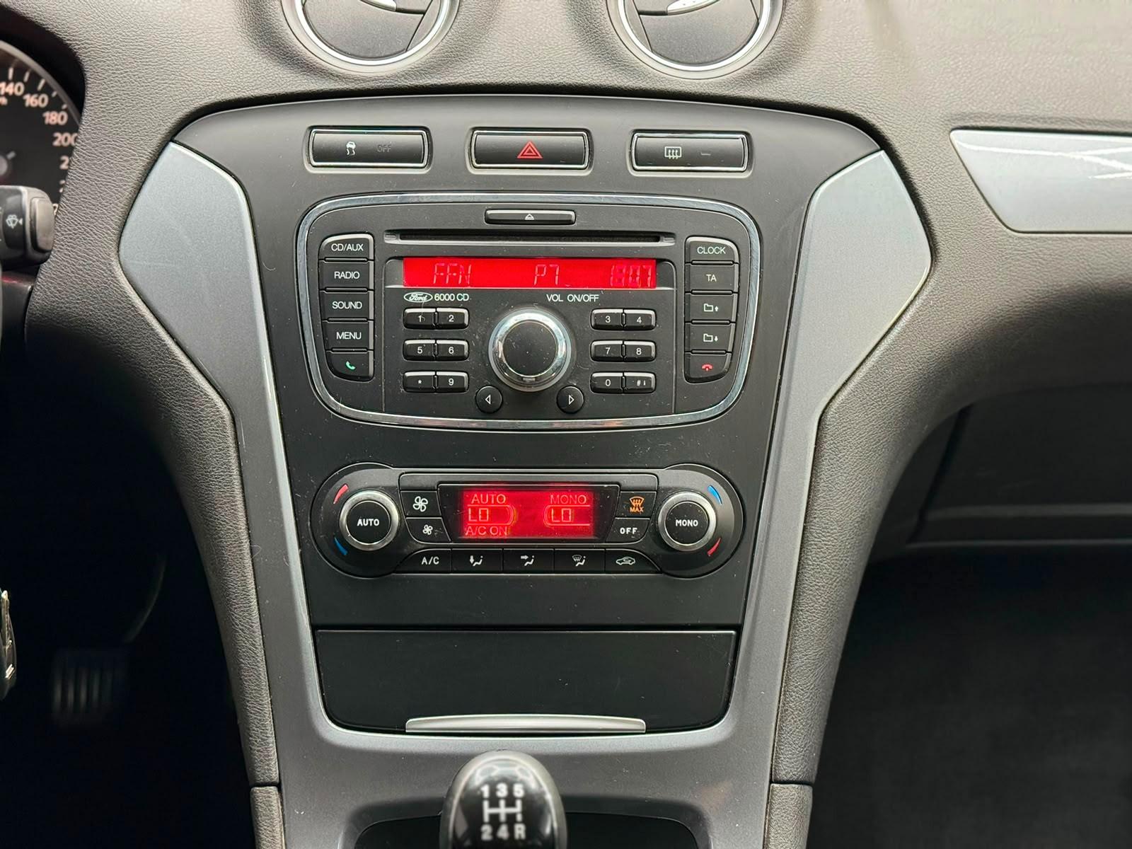Ford Mondeo 2013 — photo 11