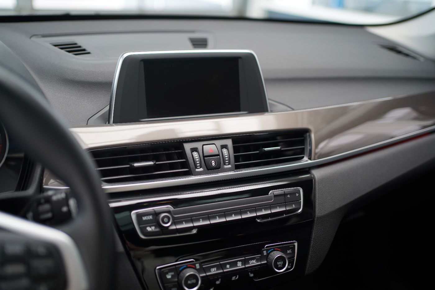 Fahrzeugabbildung BMW X1 18d xLine +Parkassistent+Glasdach+AHK+LED+