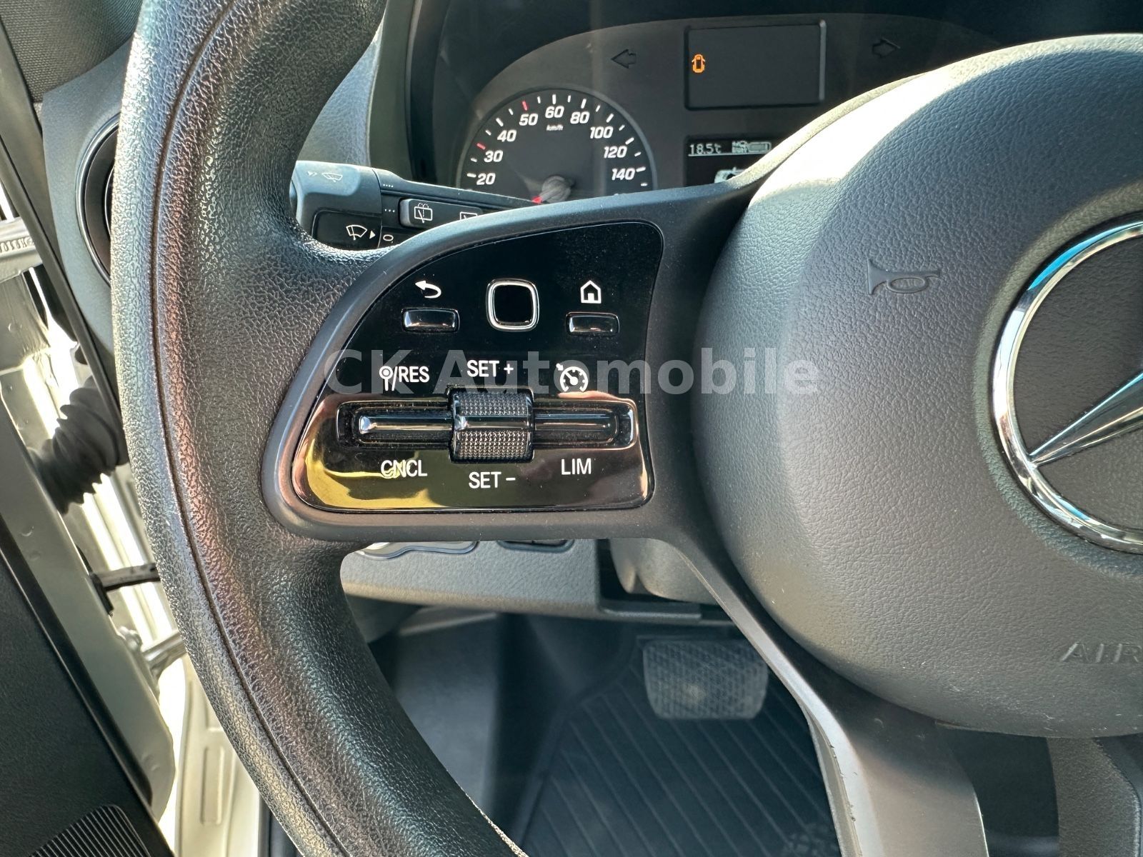 Fahrzeugabbildung Mercedes-Benz Sprinter 319 Kombi 4x4/8 Sitze/Klima/Navi/Kamera