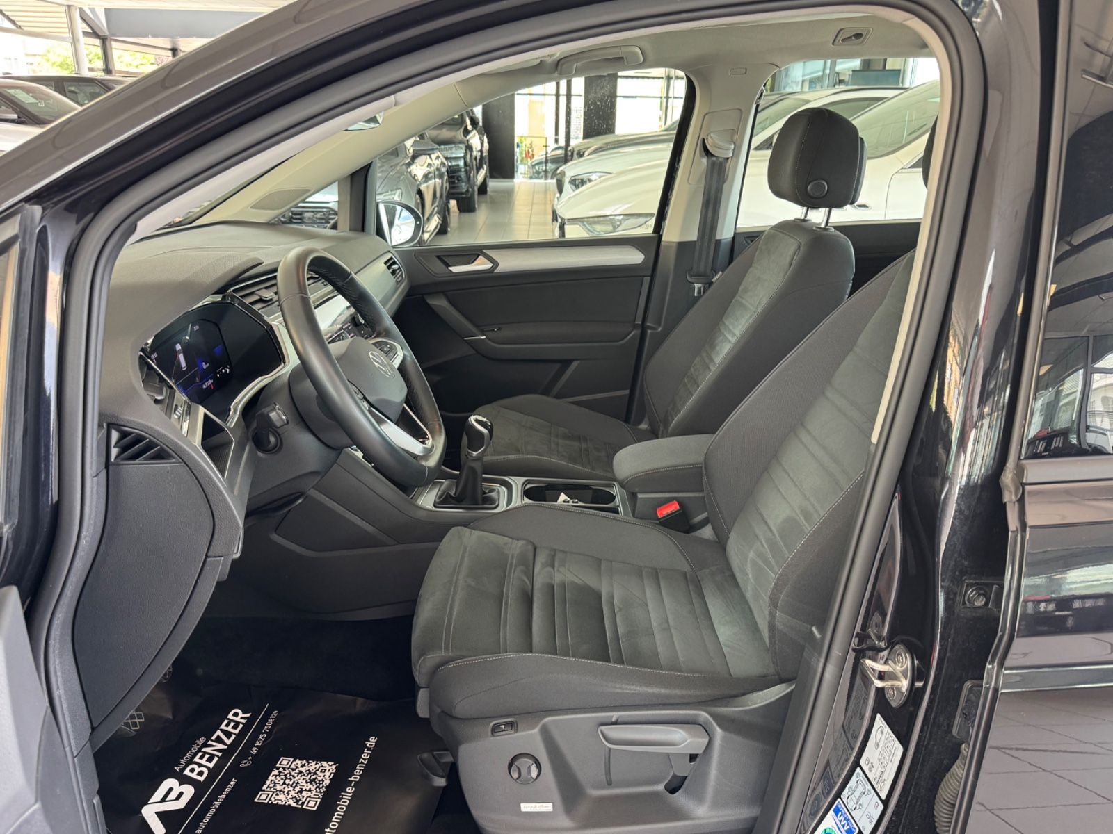 Fahrzeugabbildung Volkswagen Touran Comfortline/ACC/AHK/PDC/Navi/Massage/1H