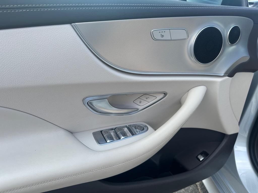 Fahrzeugabbildung Mercedes-Benz E 450 Coupé 4M SpurH SpurW ParkAss SHZ Navi LED