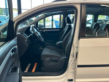 MYAUTOCENTER – Gebraucht- und Jahreswagen mit Werkstattservice in Pfaffenhofen Volkswagen Touran *7-SITZER*TÜV 827*2-ZONEN*PDC*DACHRELING
