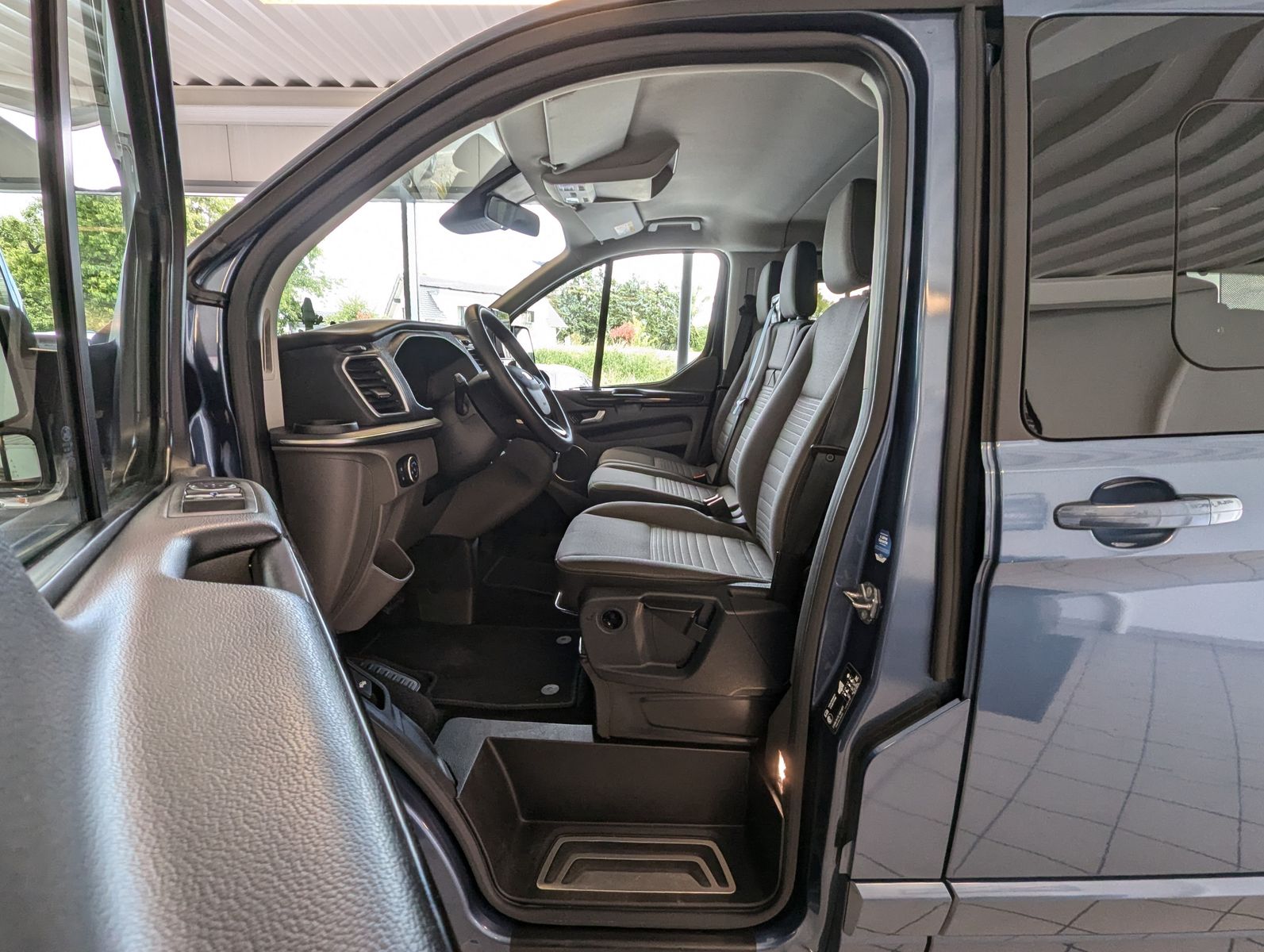 FORD Tourneo Custom 320 L1 Aut. Titanium-X 9-Sitz Xen - Image 12