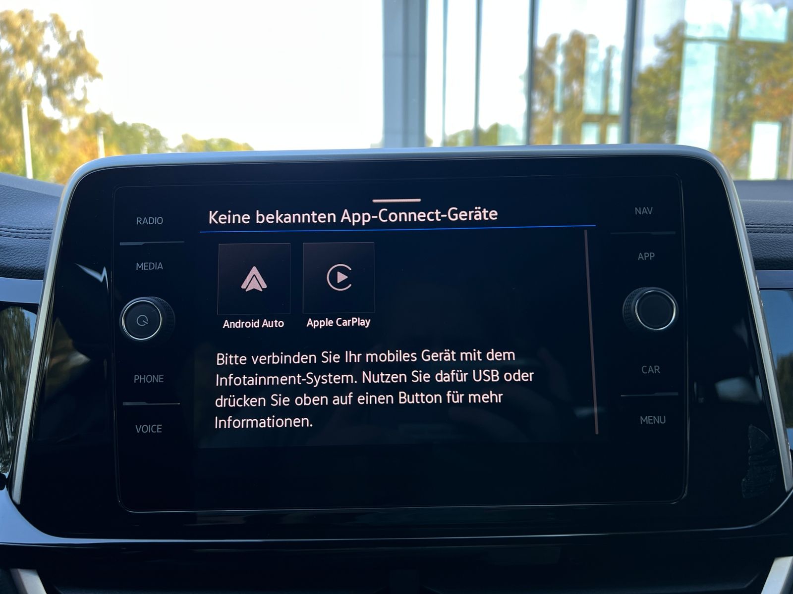 Fahrzeugabbildung Volkswagen T-Roc R-Line 1.5 TSI DSG *AHK, LED, Navi, Kamera