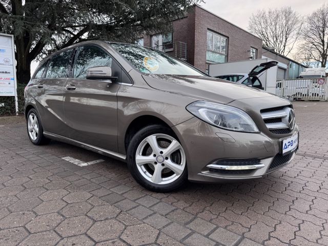 Mercedes-Benz B200 SPORTPAKET CAM TOTWINKEL XENON NAVI AHK PDC