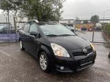 Toyota Corolla Verso 2.2 D-4D Executive - schwarze Toyota Corolla Verso