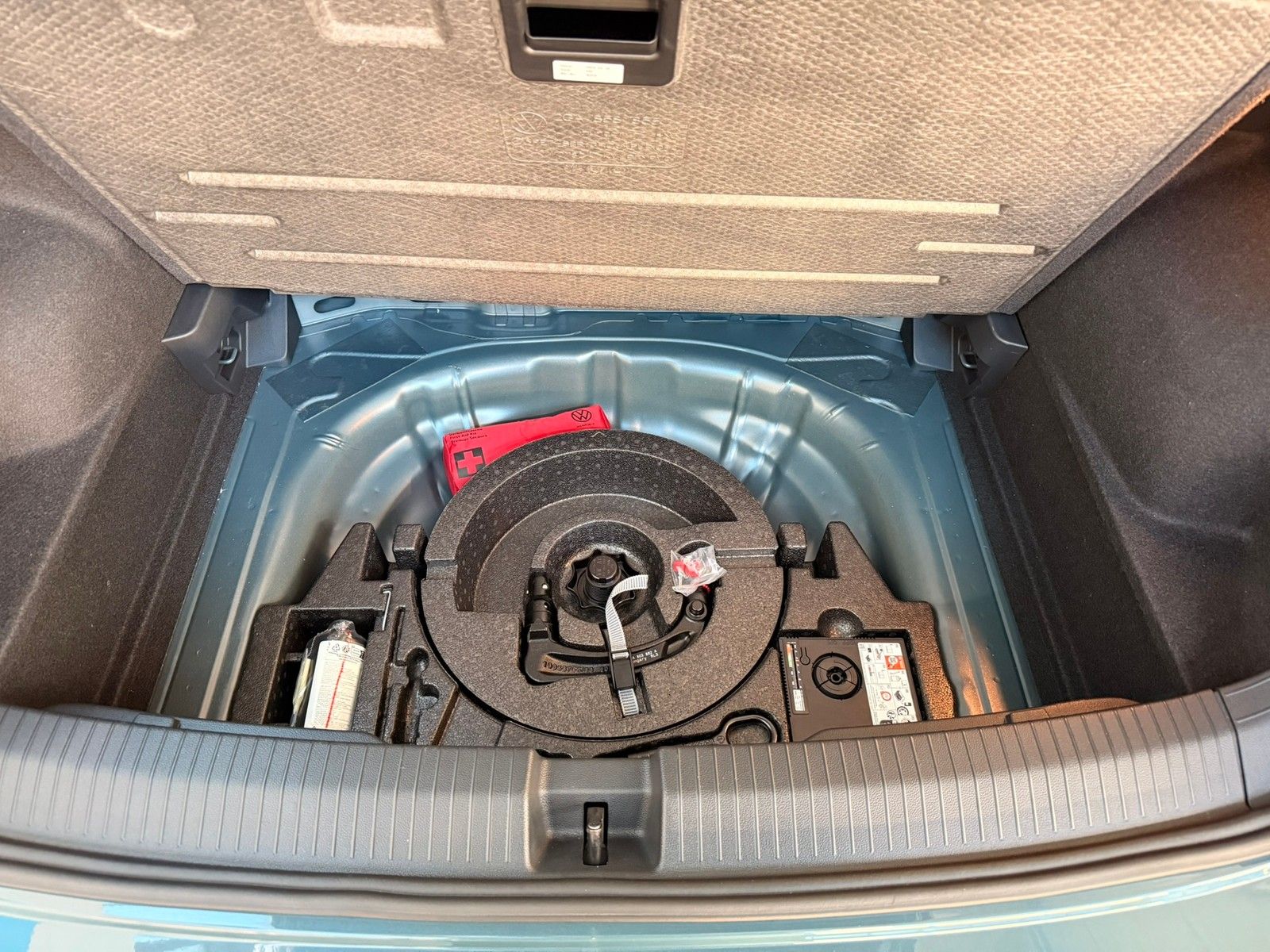 Fahrzeugabbildung Volkswagen T-Roc Goal 1,0 TSI 6-Gang Schaltung +LED +AHK +S