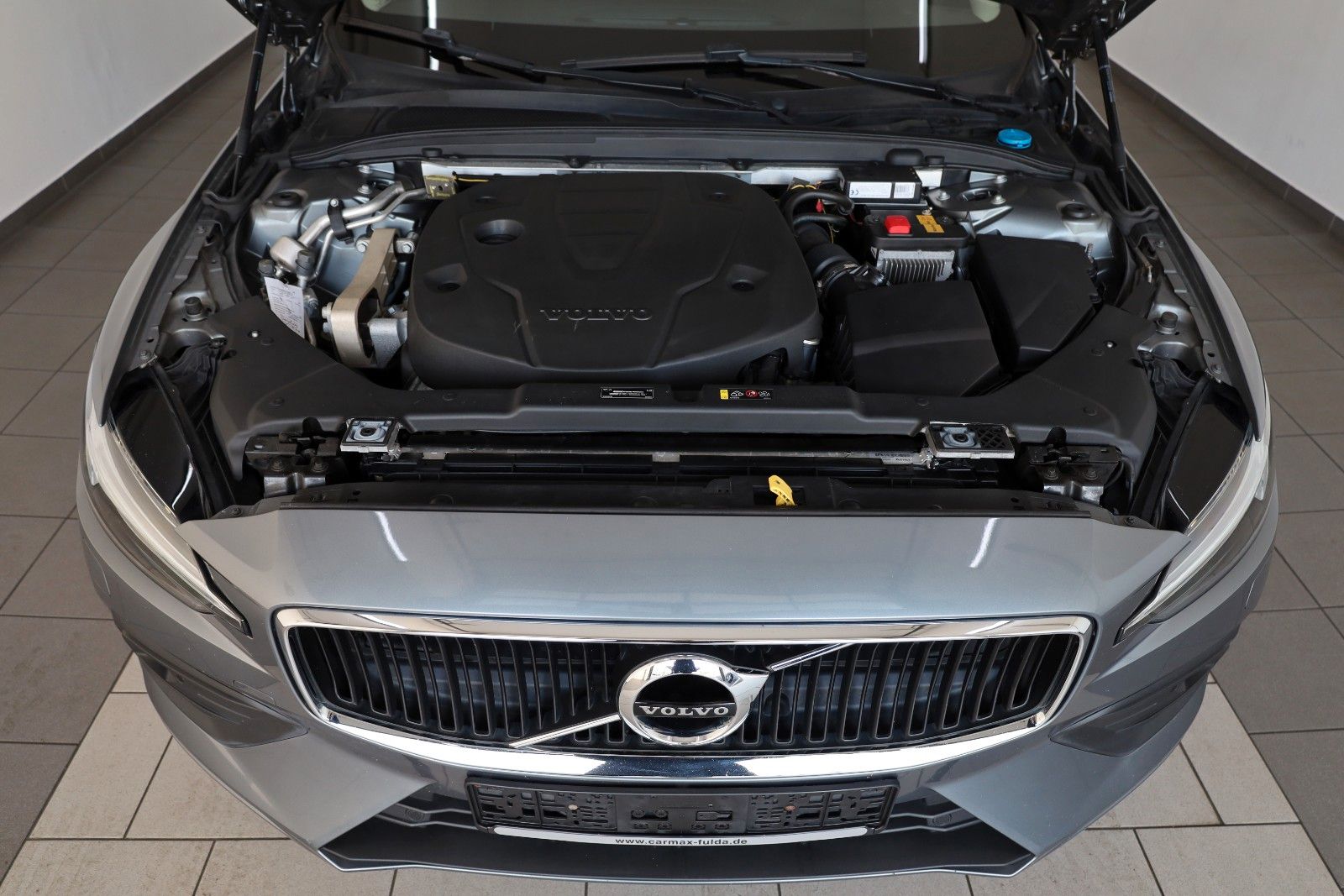 Fahrzeugabbildung Volvo V60 Momentum Leder,Navi,LED,ACC,Kamera,SH,SR+WR