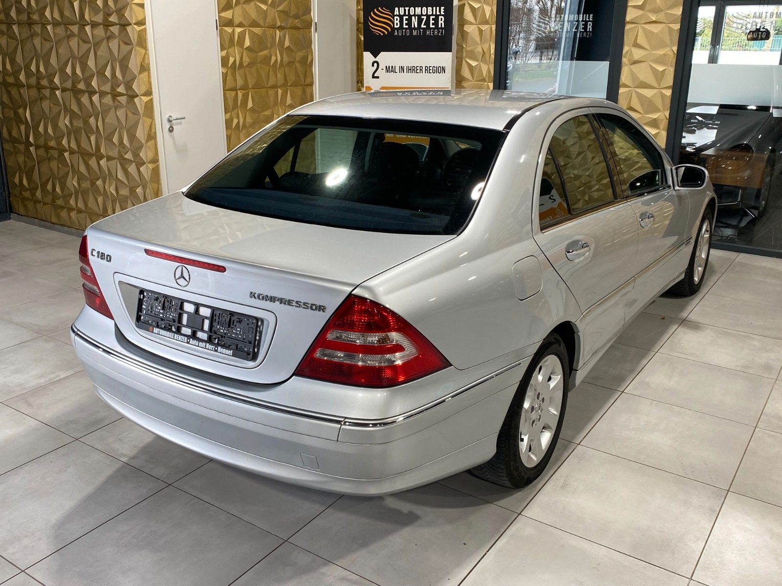 Fahrzeugabbildung Mercedes-Benz C 180 Kompressor/TEMPOMAT/SHZ/ALU/