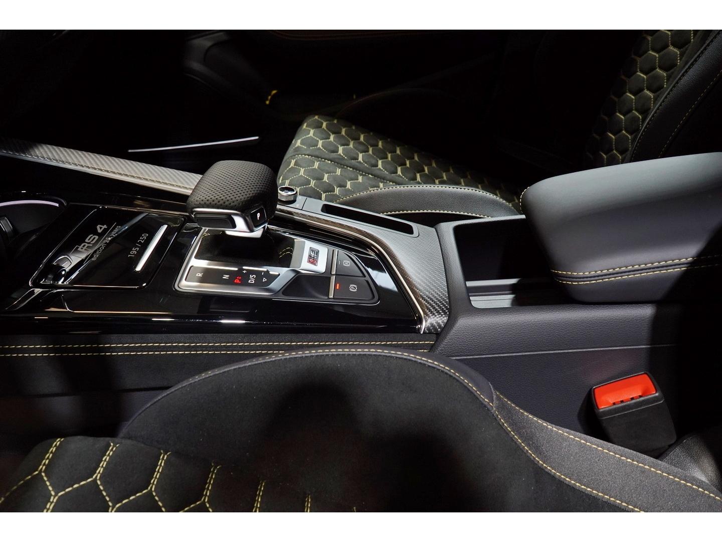 Audi RS4 Avant EDITION 25 YEARS CARBON KERAMIK 300 KM