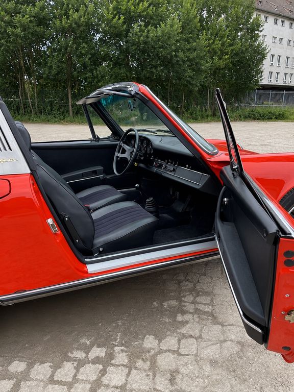PORSCHE 911 T Targa 2,4l Ölklappe, restauriert, Matching PORSCHE 911 T Targa 2,4l Ölklappe, restauriert, Matching