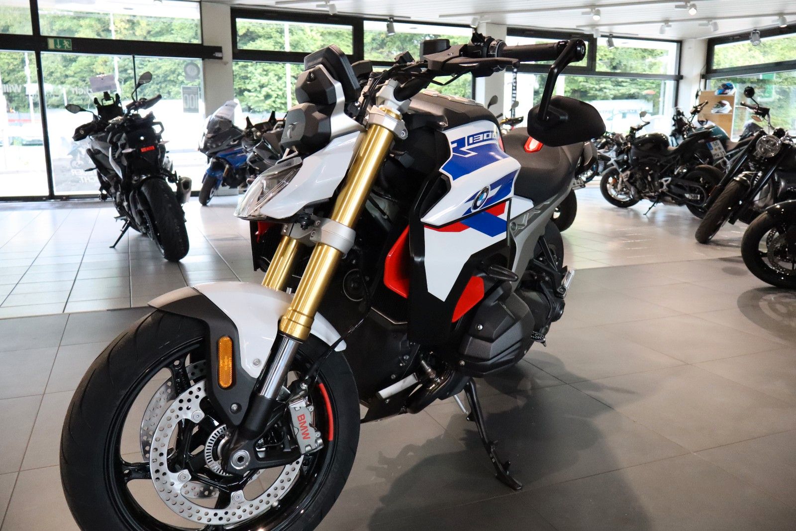 Fahrzeugabbildung BMW R1300R Style Performance