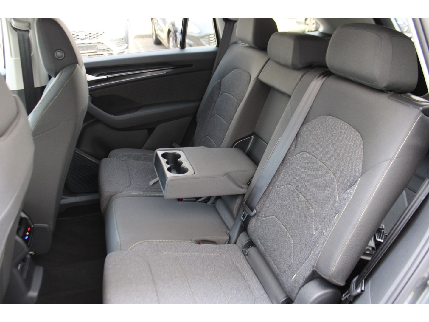 SKODA Kodiaq 1.5 TSI mHEV Selection ACC LED AHK TWA RF - Image 8