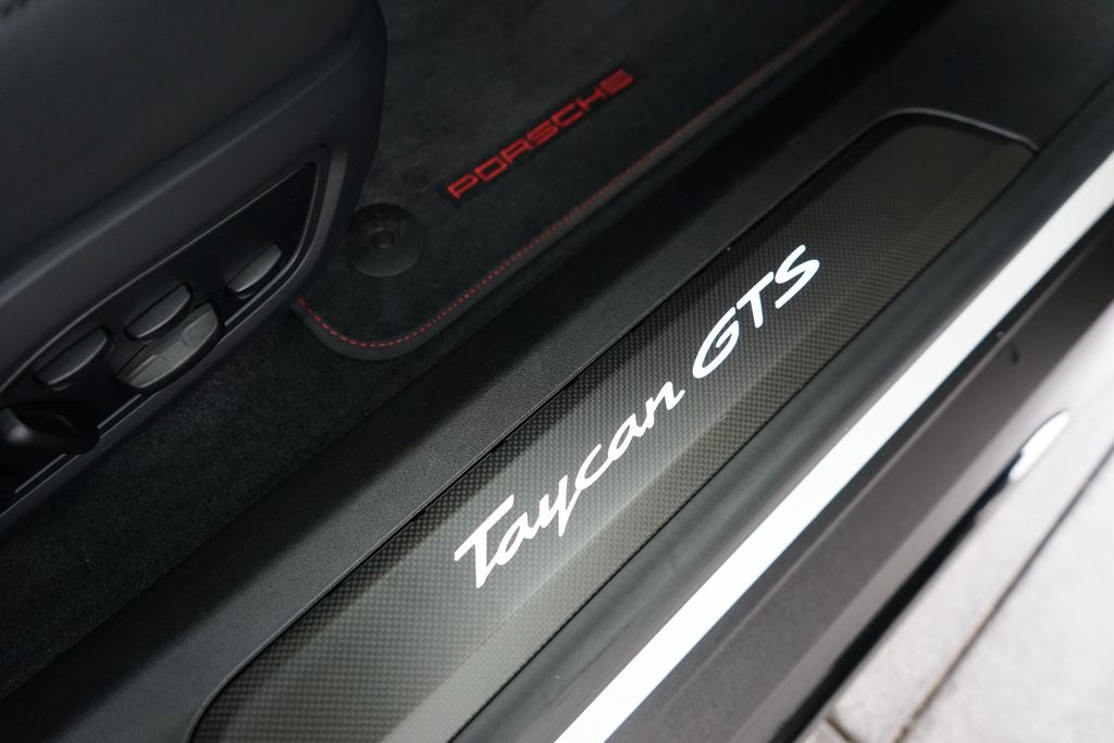 PORSCHE Taycan 2021