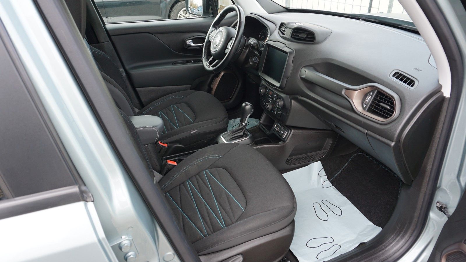 Fahrzeugabbildung Jeep Renegade Longitude Mild-Hybrid FWD, Kamera