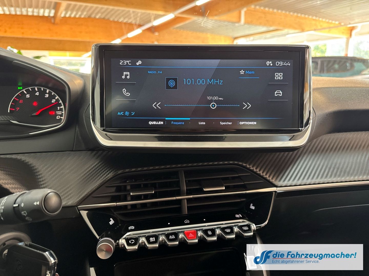 Fahrzeugabbildung Peugeot 208 Style LED Fahrerprofil DAB SHZ Keyless Start
