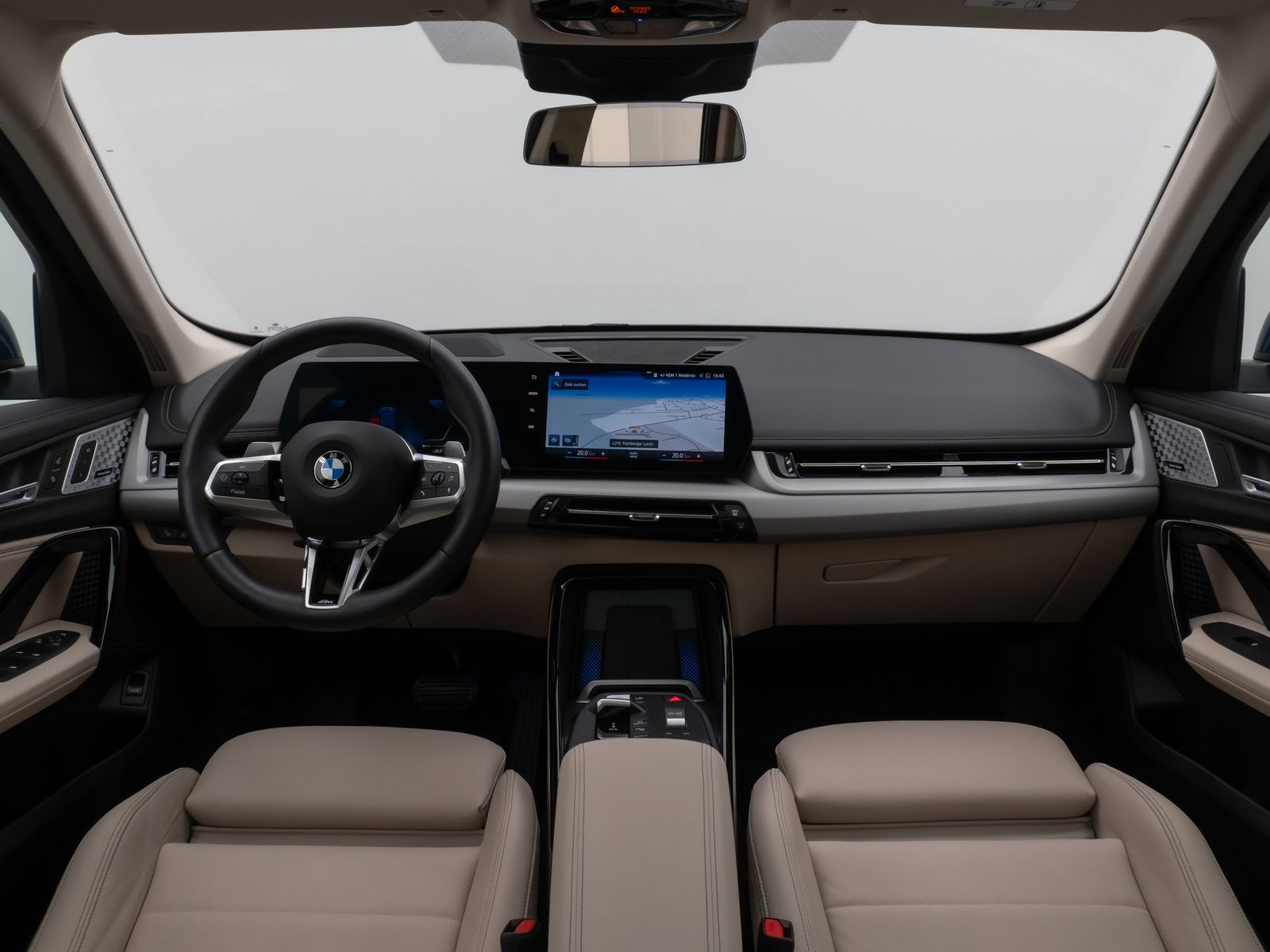 Fahrzeugabbildung BMW X1 xD23i Panorama 360° HUD H/K AHK Komfort Sport