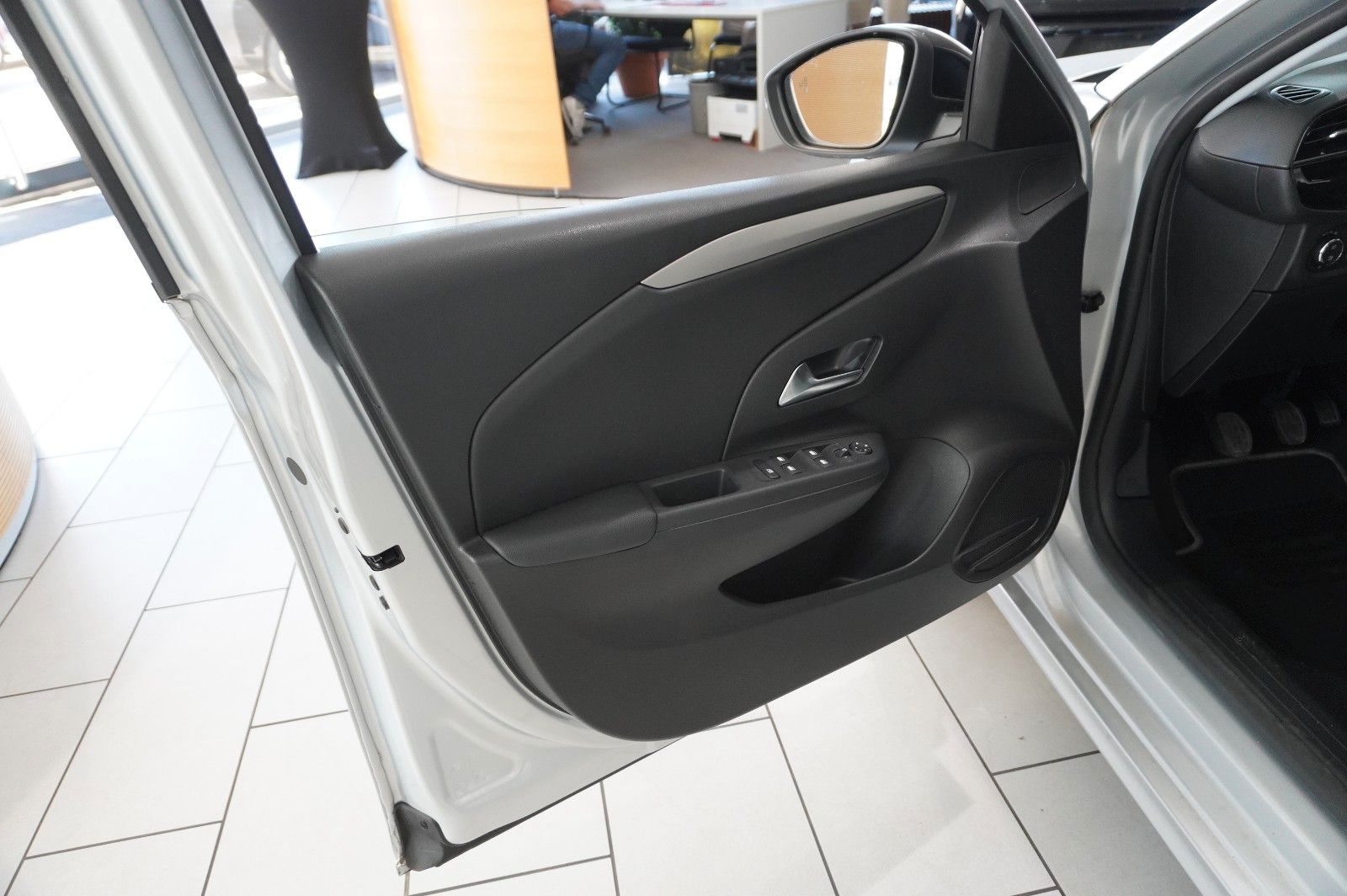 Fahrzeugabbildung Opel Corsa F 1.2 FACELIFT NAVI/LED/KAMERA/VIRTU./DAB+