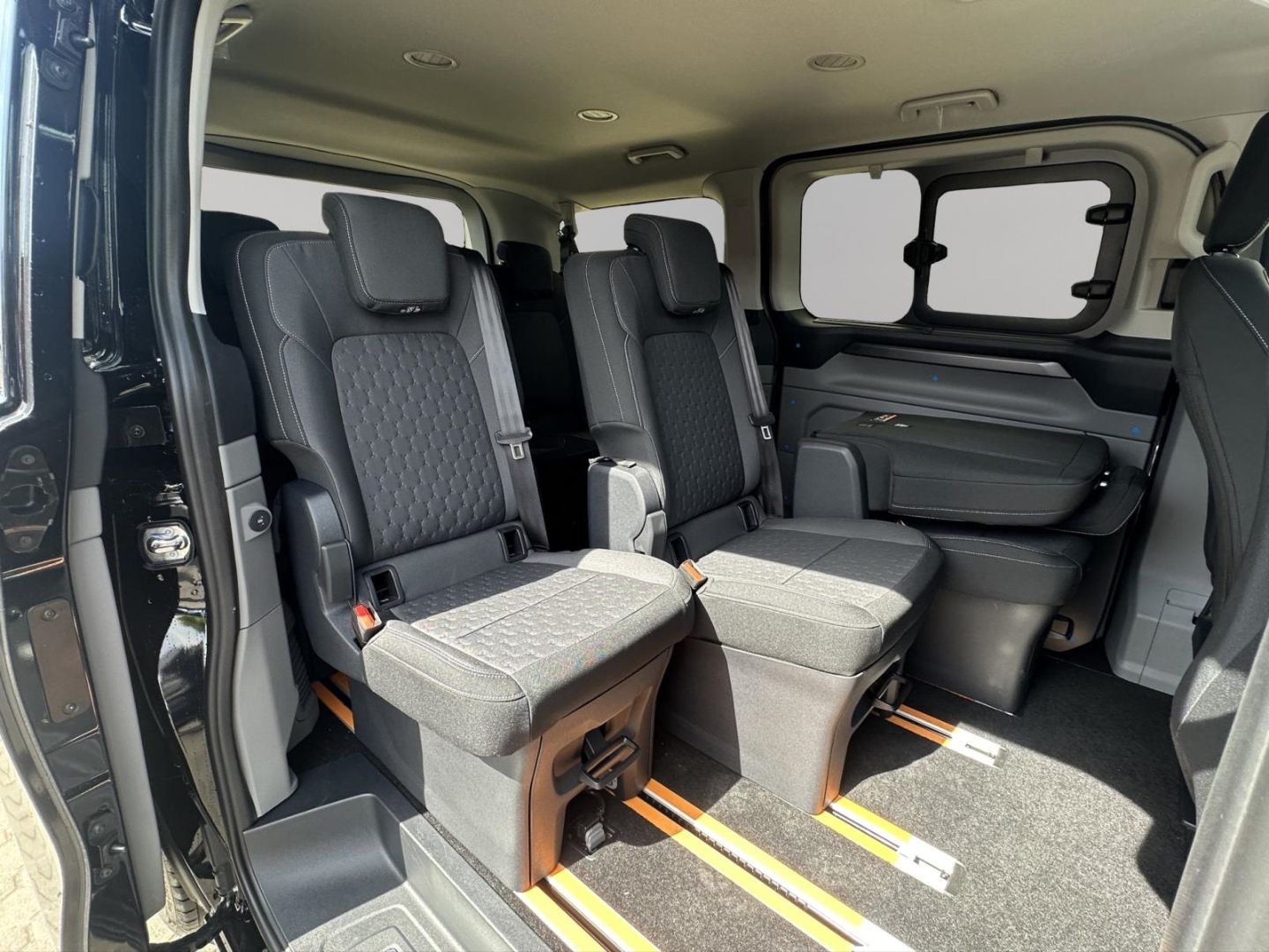 Fahrzeugabbildung Ford Tourneo Custom Bus 320 L1 Titanium FWD Titanium