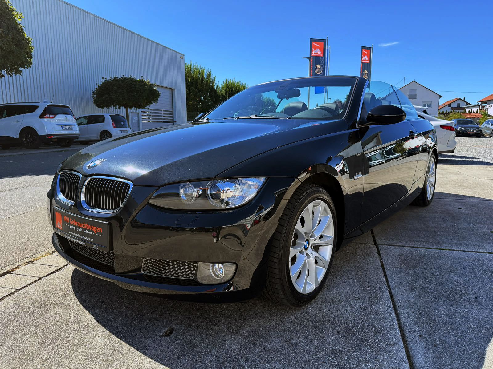 Fahrzeugabbildung BMW 335i E93 Cabrio Automatik PDC SHZ MEMORY NAV BT