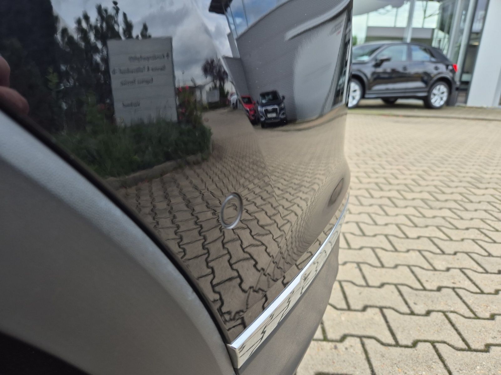 Fahrzeugabbildung Volkswagen Tiguan TSI United DSG LED Navi AID ACC Park-Assi