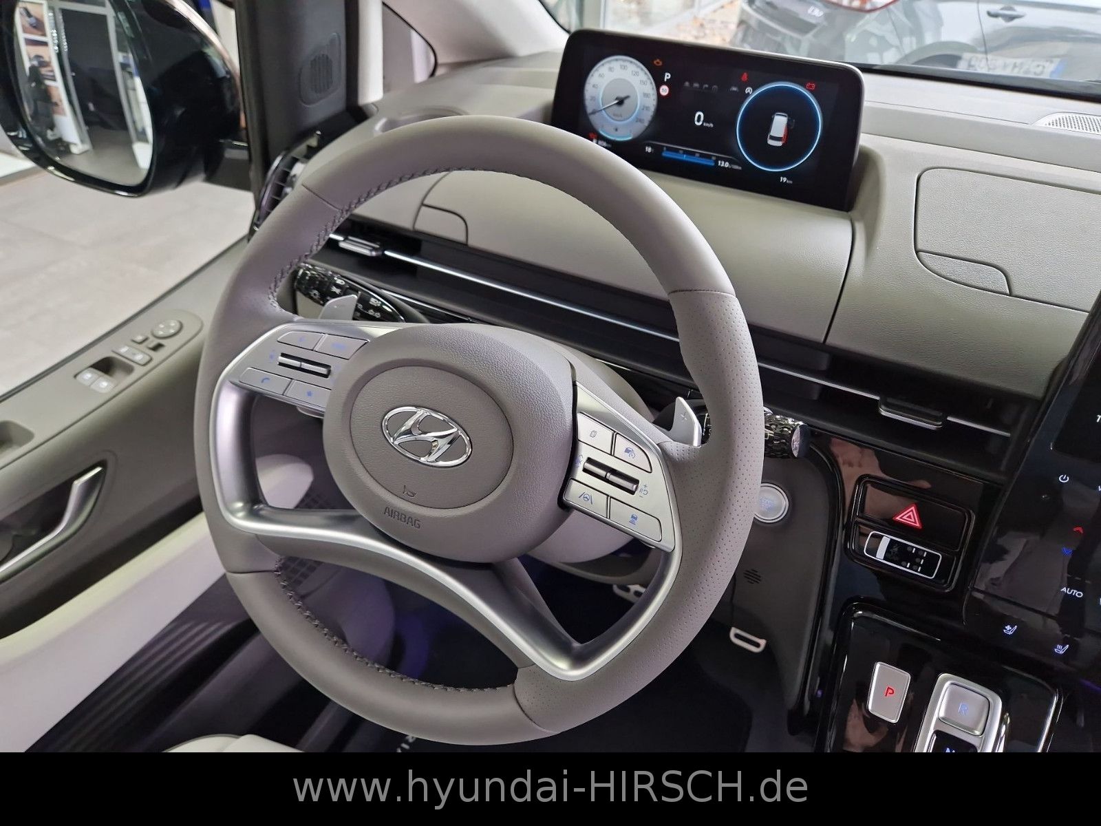 Fahrzeugabbildung Hyundai STARIA 2.2 CRDI 2WD AT SIGNATURE 7-Sitzer
