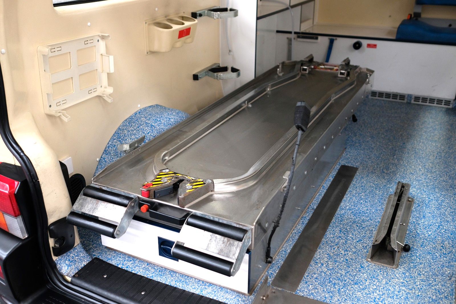Fahrzeugabbildung Volkswagen T4 LANG EX-KRANKENWAGEN 2,5L STANDHEIZUNG