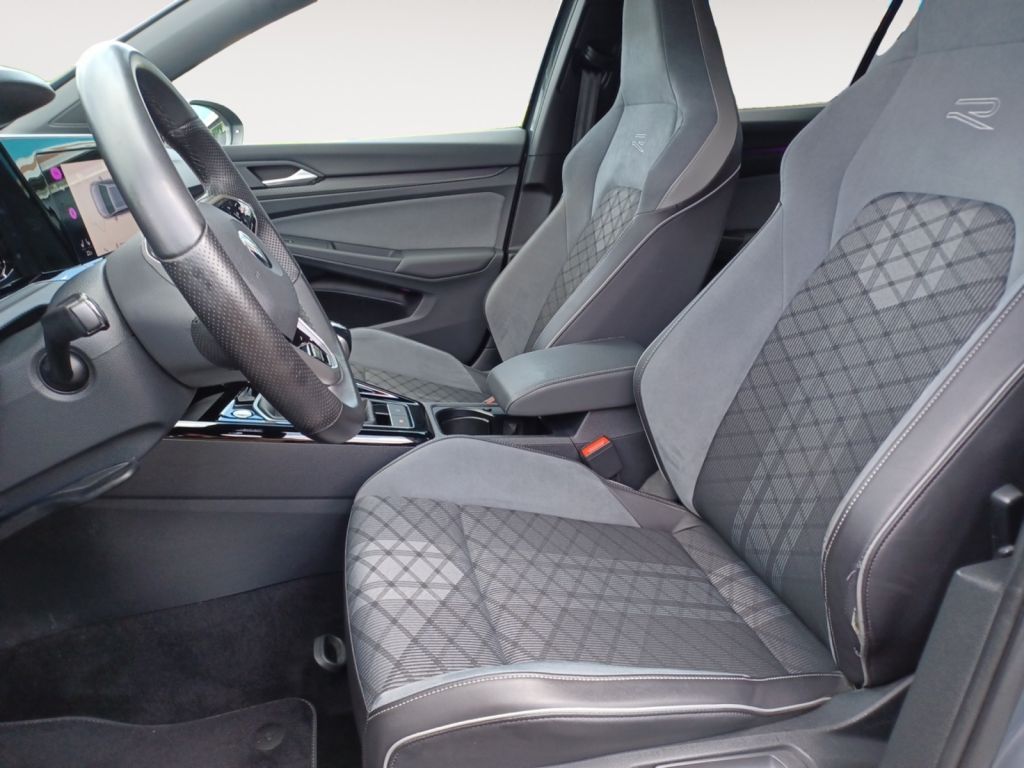 Fahrzeugabbildung Volkswagen Golf Variant 1.5 TSI R-Line, AHZV, ACC, IQ Light