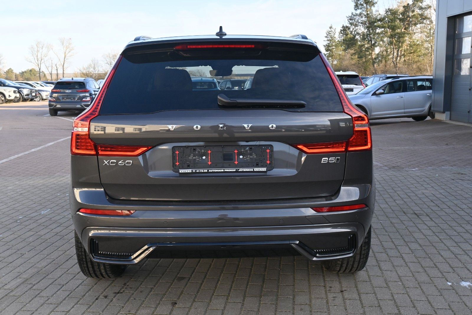 Fahrzeugabbildung Volvo XC60 B5 AWD Ultra Dark*LUFT*360°*ACC*B&W*AHK