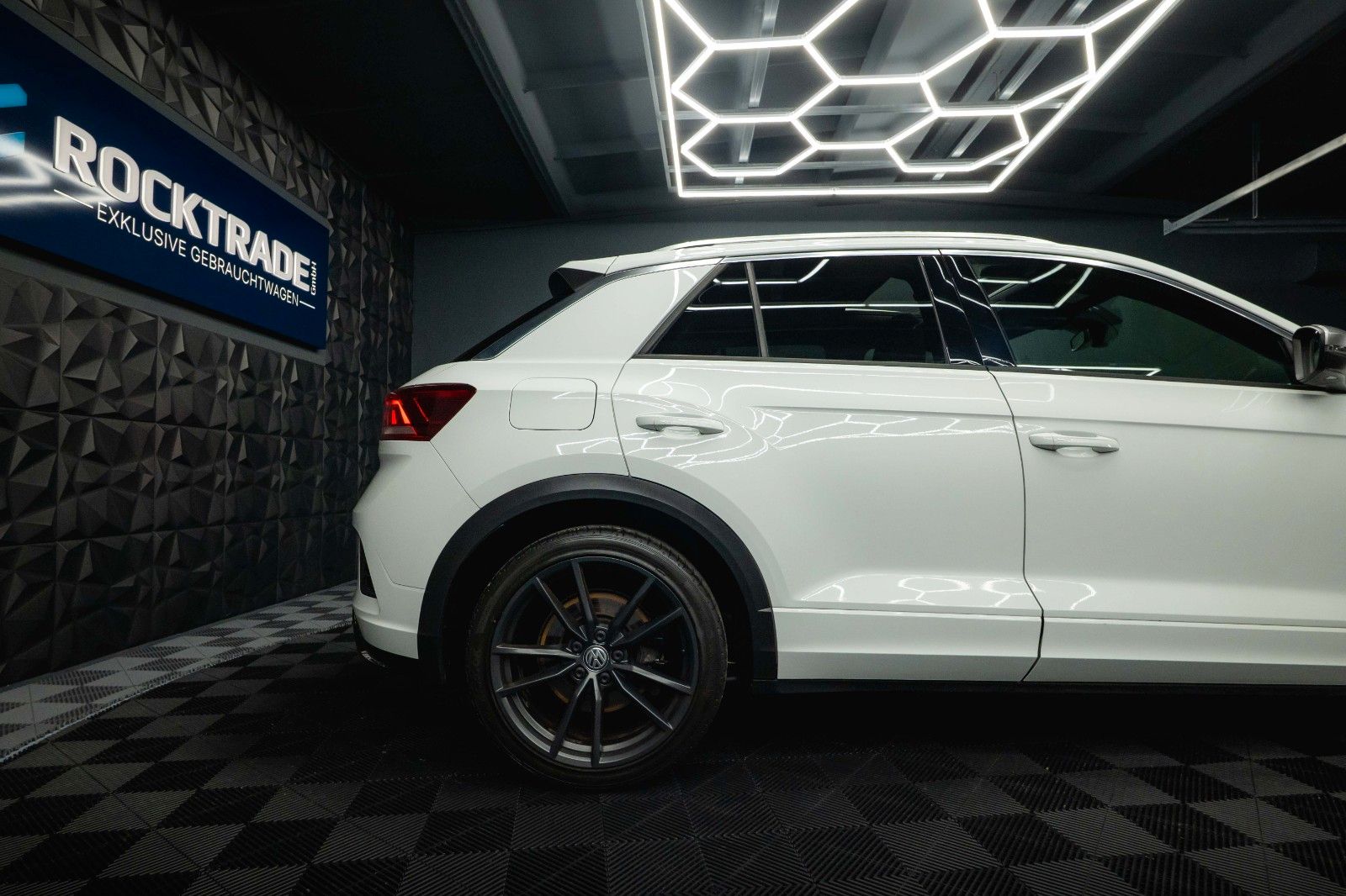 Fahrzeugabbildung Volkswagen T-Roc R 4Motion Performance *ACC*DCC*Pano*LED*