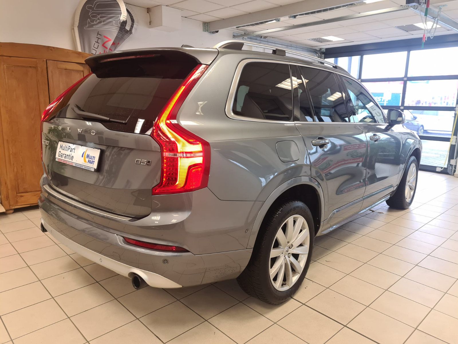 Fahrzeugabbildung Volvo XC90 Momentum AWD / LEDER / LED / NAVI /AHK 2,7t