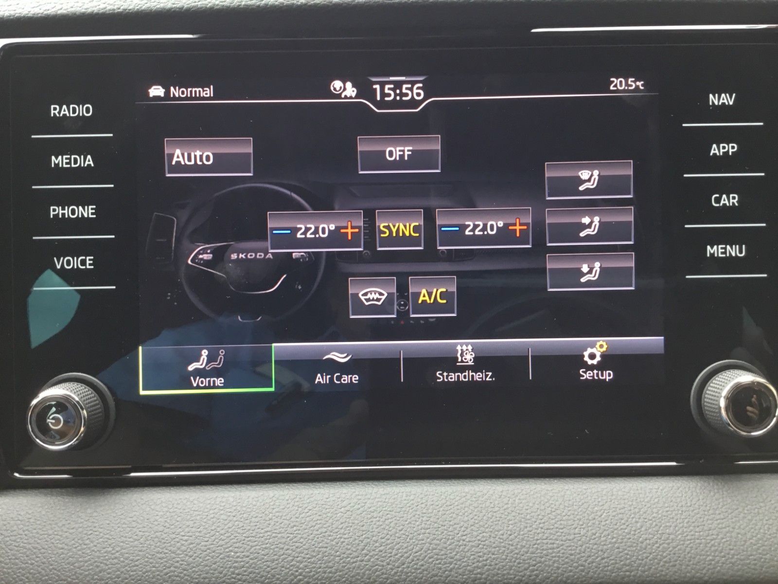 Fahrzeugabbildung SKODA Karoq 2.0l TSI DSG 4x4 Sportline+AHK+Standheizun