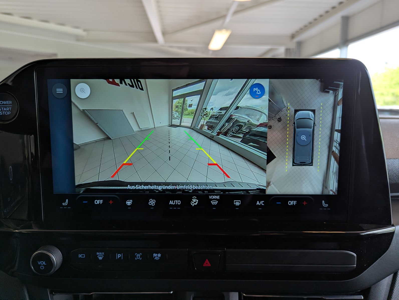 Fahrzeugabbildung Ford Tourneo Custom 320 Titaniu-X Leder Pano StHz AHK