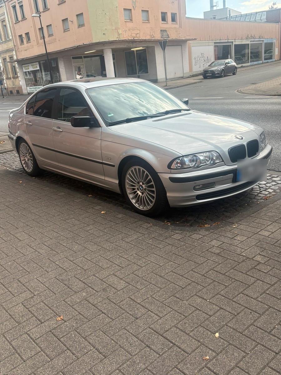 BMW 323