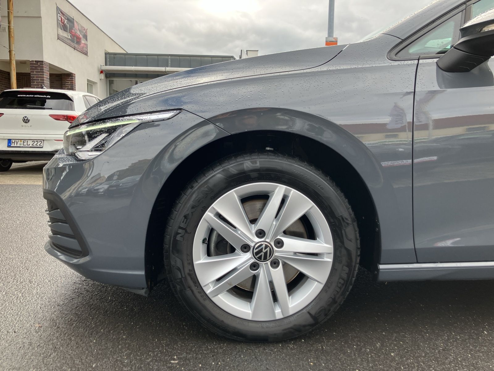 Fahrzeugabbildung Volkswagen Golf VIII Variant TDI Life DSG LED Navi AID ACC