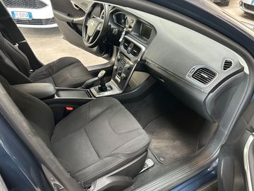 Volvo V40 Cross Country - 12
