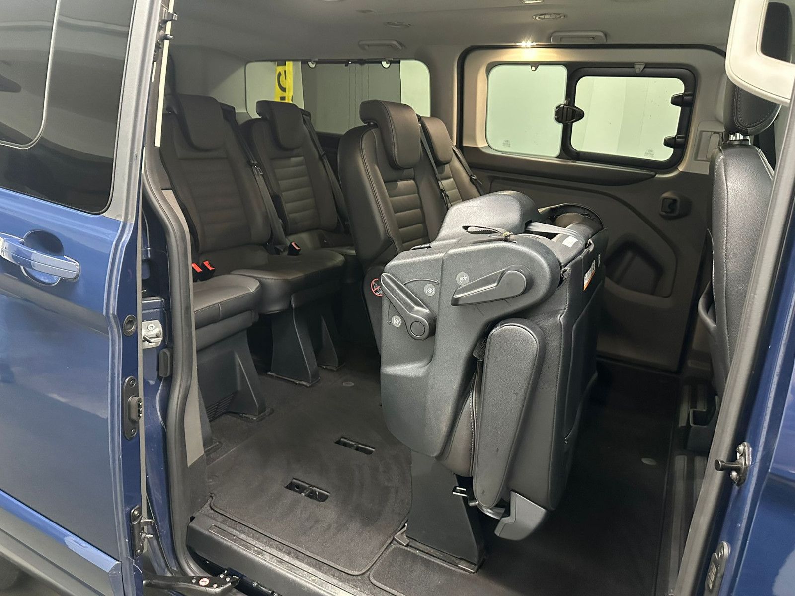 Fahrzeugabbildung Ford Tourneo Custom 320 L2H1*8SITZE*AHK*ACC*SPURH*