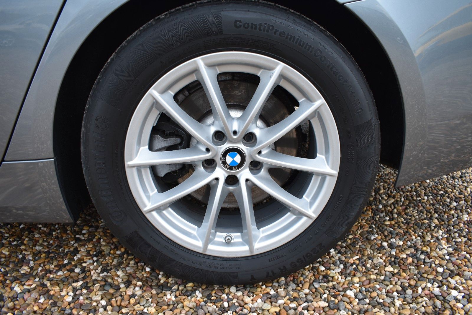 Fahrzeugabbildung BMW 520d Touring M Sportfahrwerk HUD AHK Keyless ACC