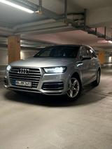 Audi Q7 3.0 TDI quattro tiptronic - - silberne Audi Q7